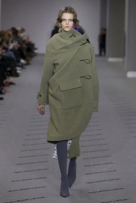 Balenciaga AW 2017 (74010- Balenciaga-AW-2017-03.jpg)